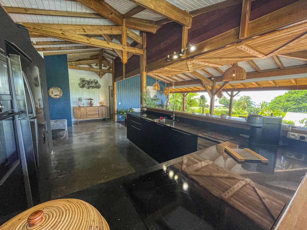 20 Location villa piscine vue mer Pointe Noire Guadeloupe_cuisine